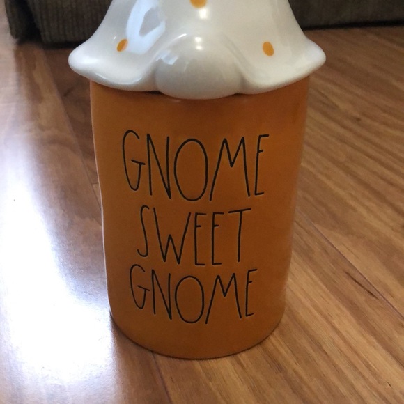 Rae Dunn gnome sweet gnome candle with hat - Picture 5 of 9